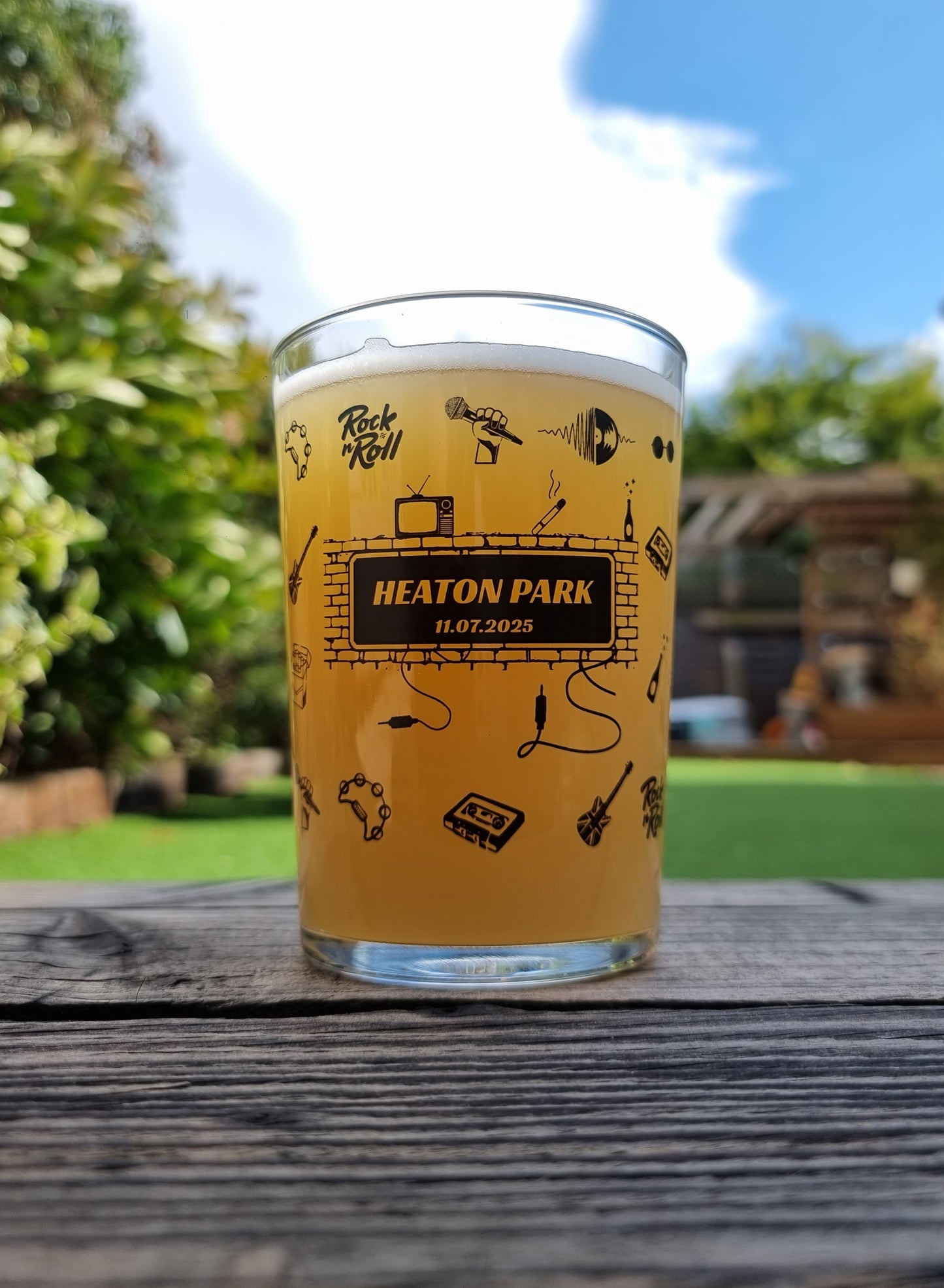 Personalised Oasis - Themed 18oz Beer Glass – Custom Concert Gift for Britpop Fans with Union Jack Guitar Design, Heaton Park
