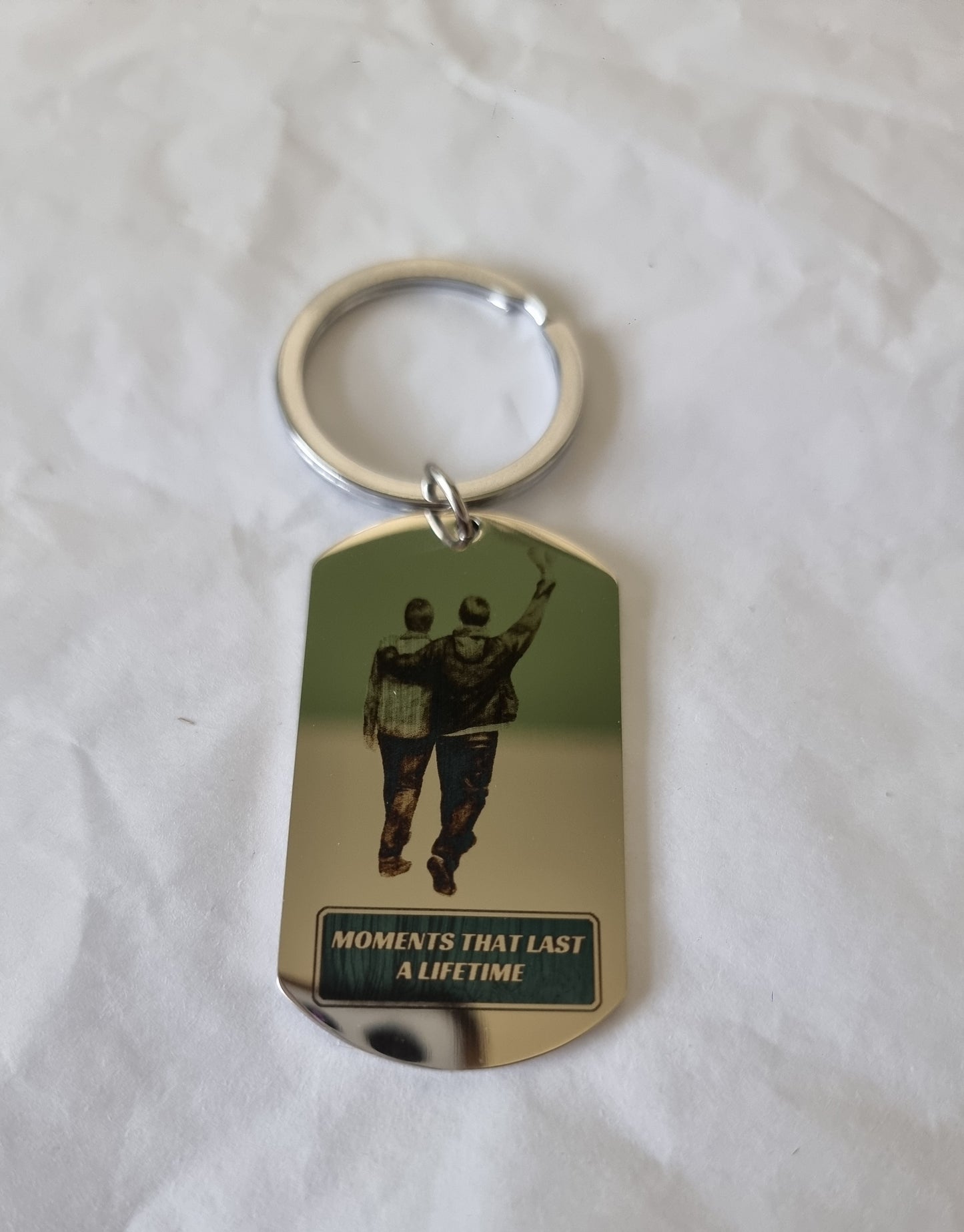 Personalised Oasis Concert Stainless Steel Keyring – Custom Engraved Opening Night Souvenir Gift