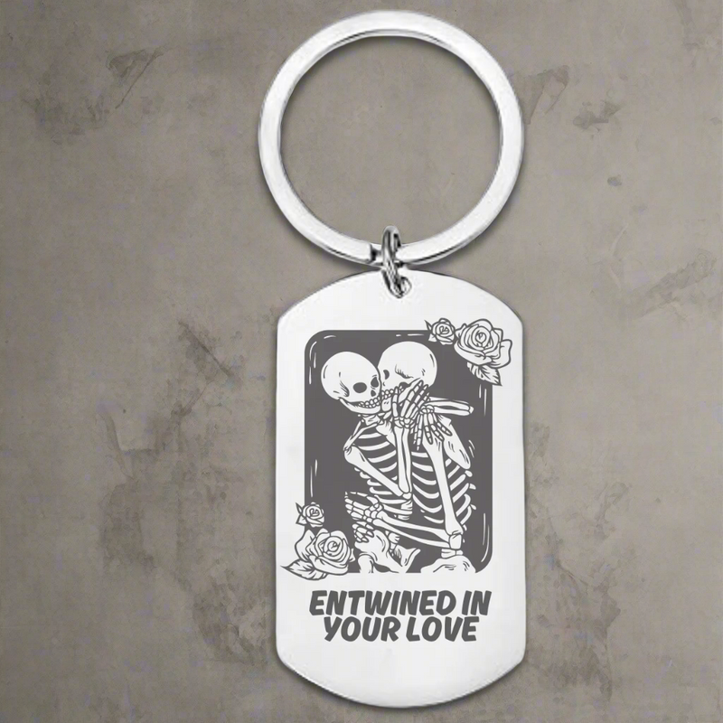 Stainless steel keyring with two skeletons and “Entwined in Your Love” laser engraving – gothic couple gift, romantic emo keychain accessory

